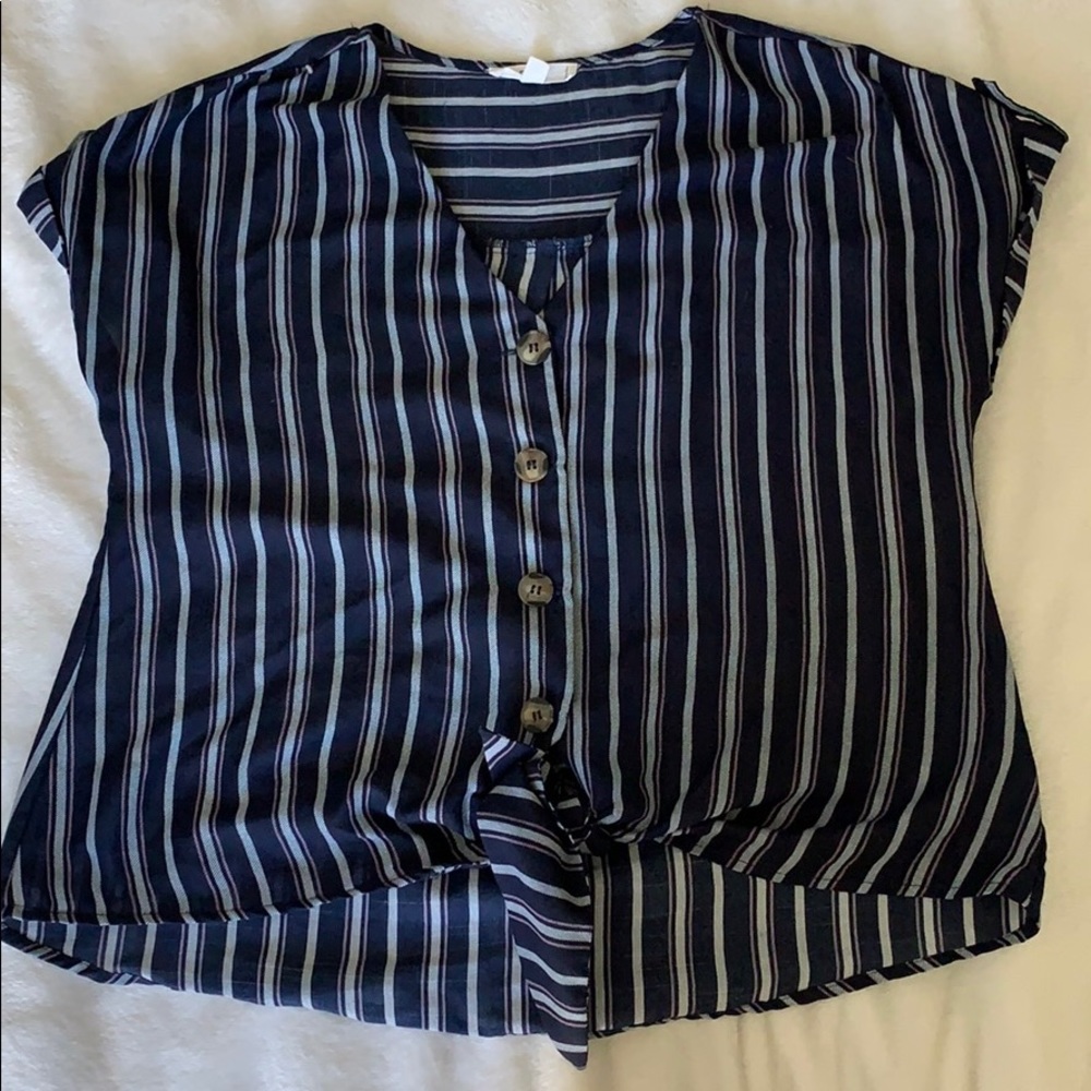 STRIPPED BUTTON DOWN